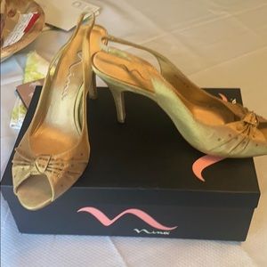 Nice gold shirt size 8 used 4 hours like new box